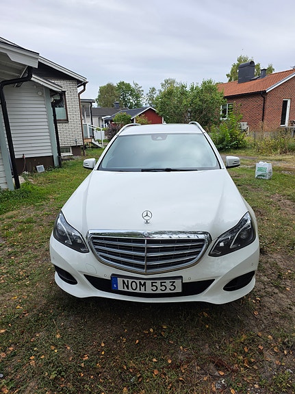 Mercedes-Benz E220 5 of 6