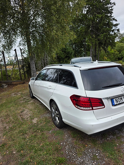 Mercedes-Benz E220 4 of 6