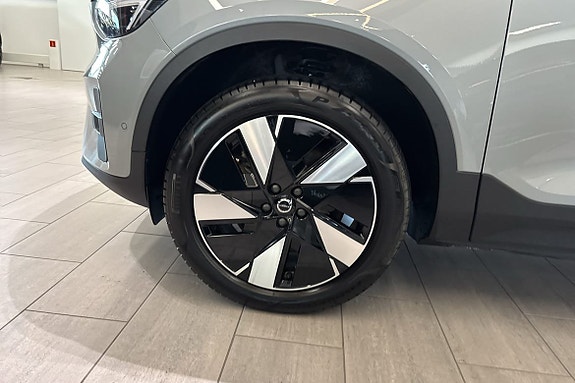 Volvo EX40 11 of 14