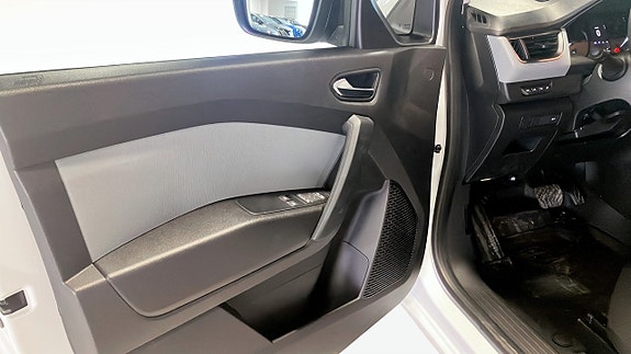 Nissan Townstar 12 of 12