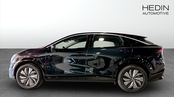 Nissan Ariya 4 of 12