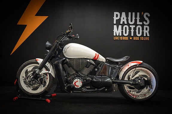 Suzuki Intruder M1800R *300 mm bakdäck* 6 of 20