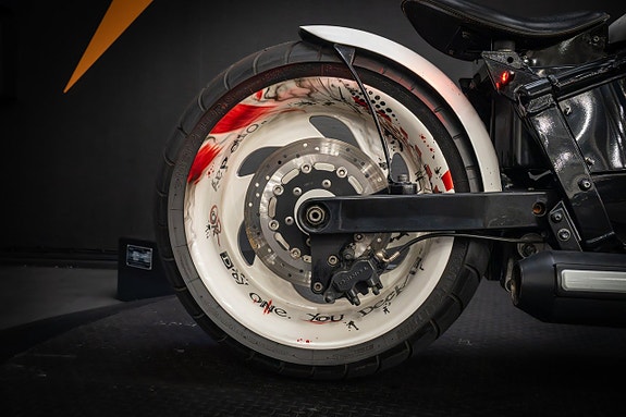 Suzuki Intruder M1800R *300 mm bakdäck* 13 of 20