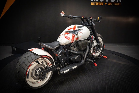 Suzuki Intruder M1800R *300 mm bakdäck* 3 of 20