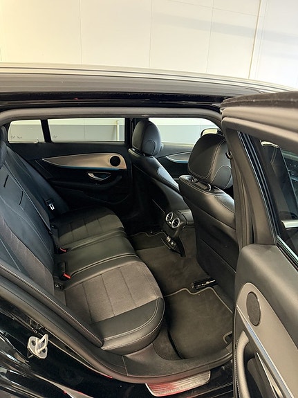 Mercedes-Benz E300 de 14 of 25