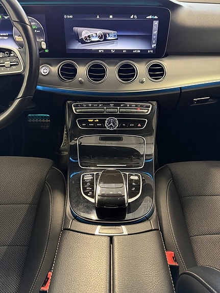 Mercedes-Benz E300 de 11 of 25