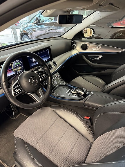 Mercedes-Benz E300 de 23 of 25