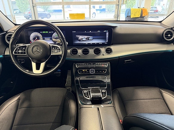 Mercedes-Benz E300 de 12 of 25