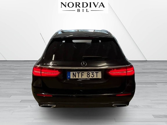 Mercedes-Benz E300 de 5 of 25