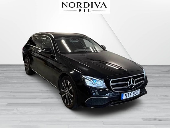 Mercedes-Benz E300 de 3 of 25