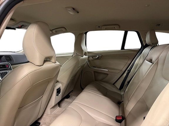 Volvo V60 Cross Country 10 of 20