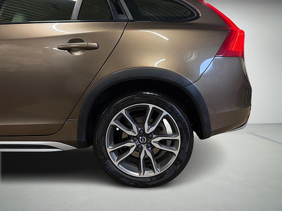 Volvo V60 Cross Country 6 of 20