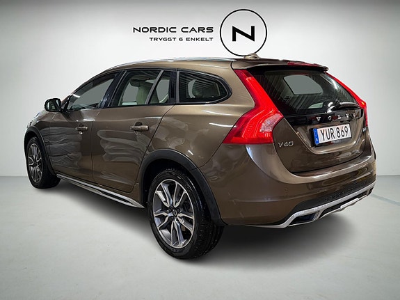 Volvo V60 Cross Country 2 of 20