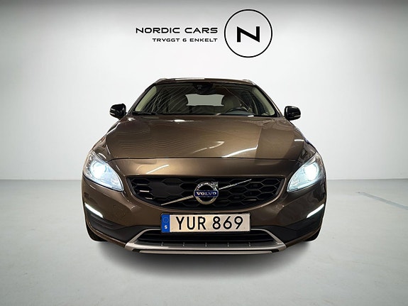 Volvo V60 Cross Country 4 of 20