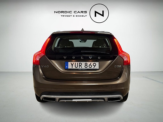 Volvo V60 Cross Country 3 of 20