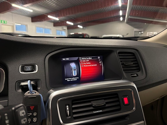 Volvo V60 Cross Country 15 of 20