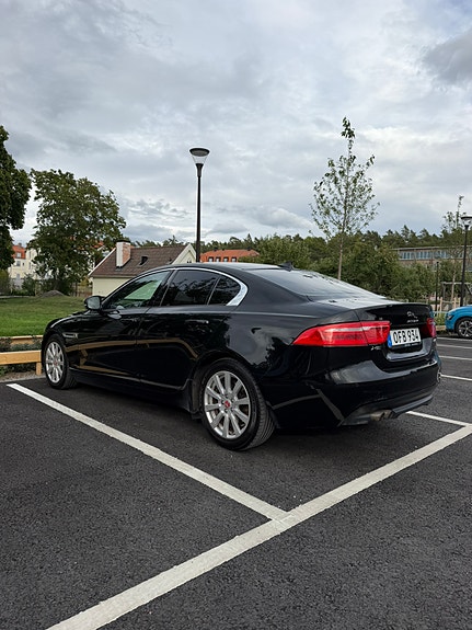 Jaguar XE 6 of 7