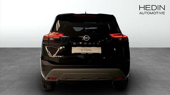 Nissan X-Trail 3 of 10