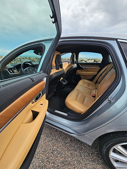 Volvo S90 8 of 11