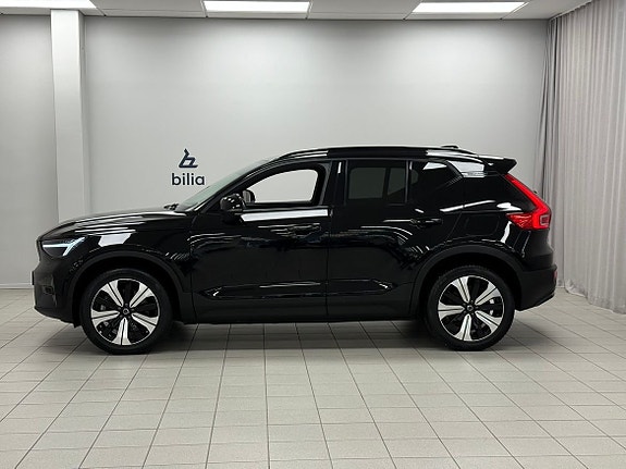 Volvo XC40 2 of 26