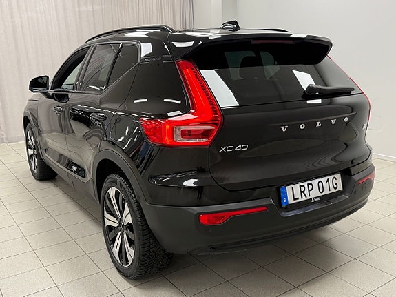 Volvo XC40 3 of 26