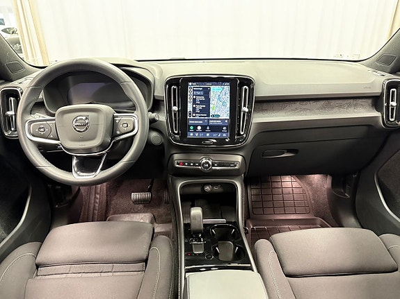 Volvo XC40 8 of 26