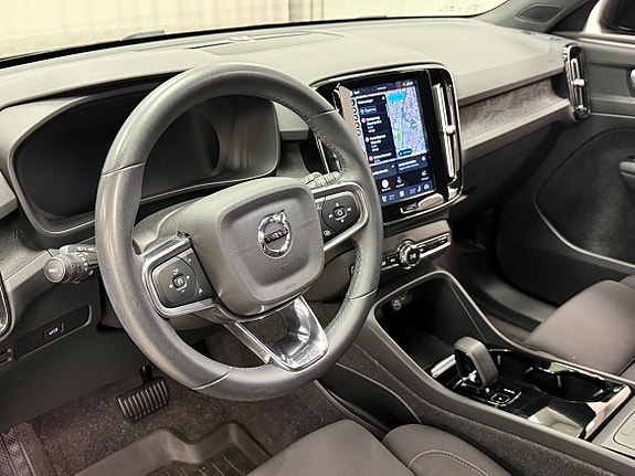 Volvo XC40 6 of 26