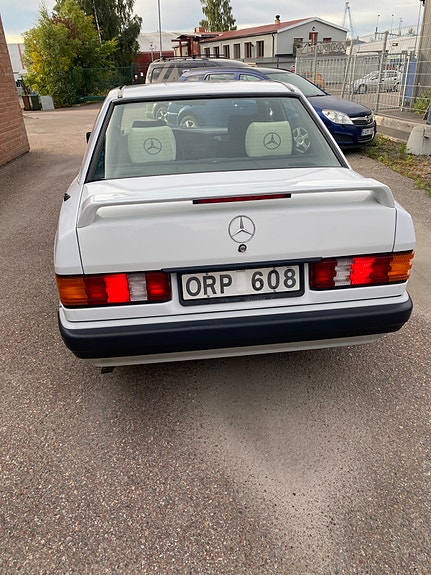 Mercedes-Benz 190 E 4 of 7