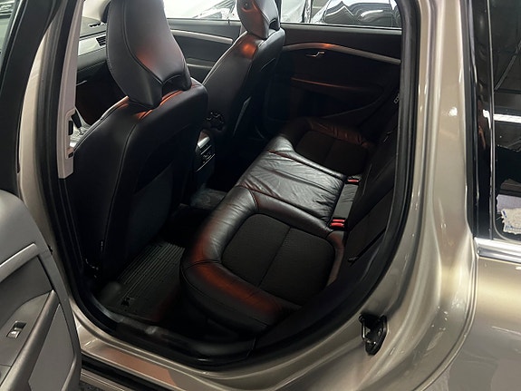 Volvo V70 10 of 17