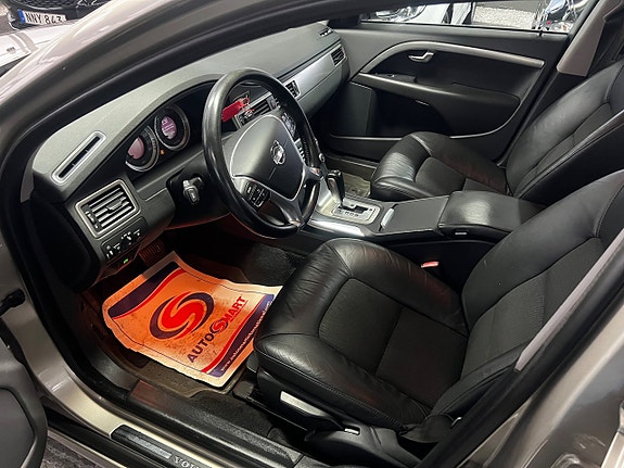 Volvo V70 9 of 17