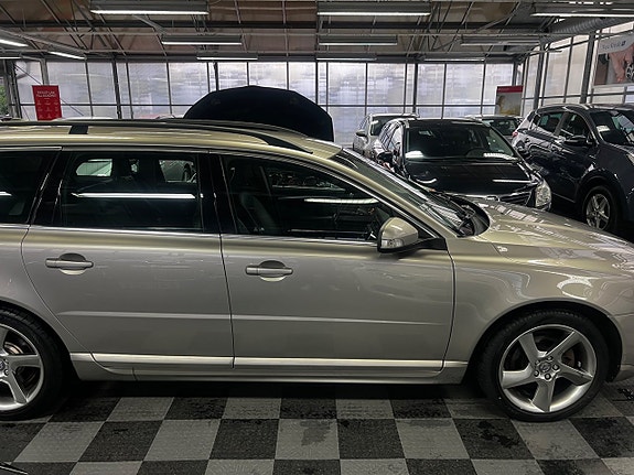 Volvo V70 4 of 17