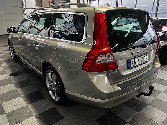 Volvo V70 3 of 17
