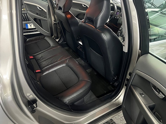 Volvo V70 11 of 17