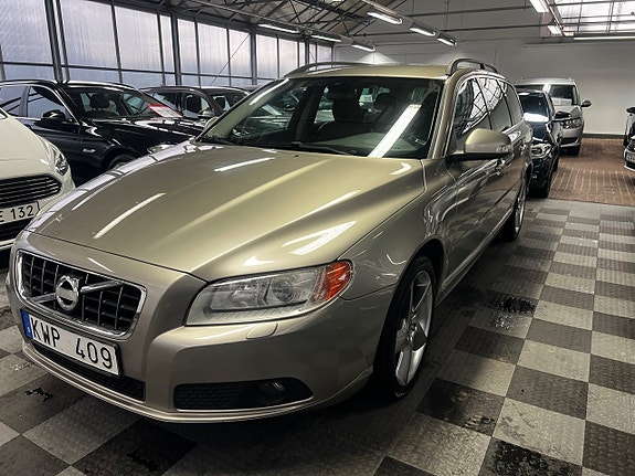 Volvo V70 2 of 17