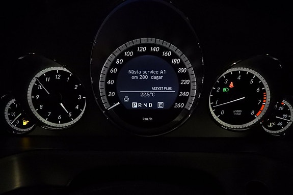 Mercedes-Benz E250 28 of 29