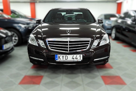 Mercedes-Benz E250 3 of 29