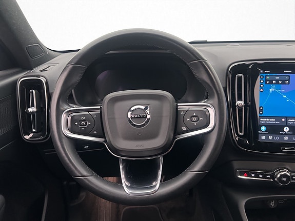 Volvo XC40 17 of 30