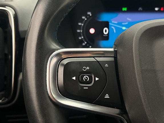 Volvo XC40 19 of 30