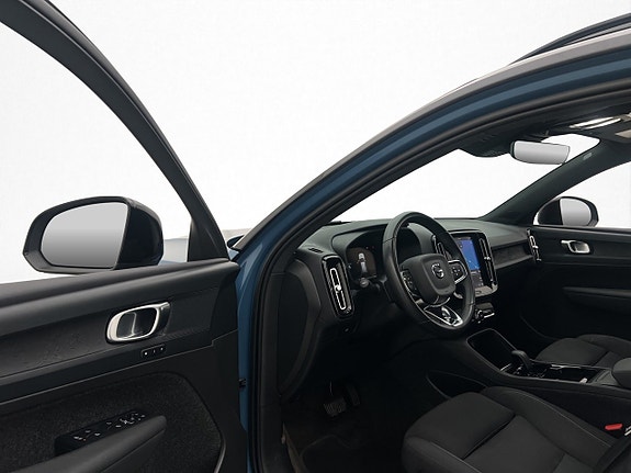 Volvo XC40 13 of 30