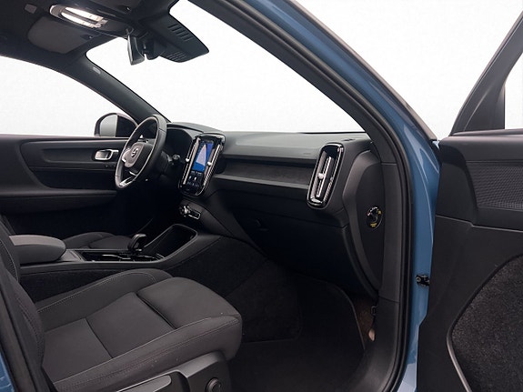 Volvo XC40 30 of 30