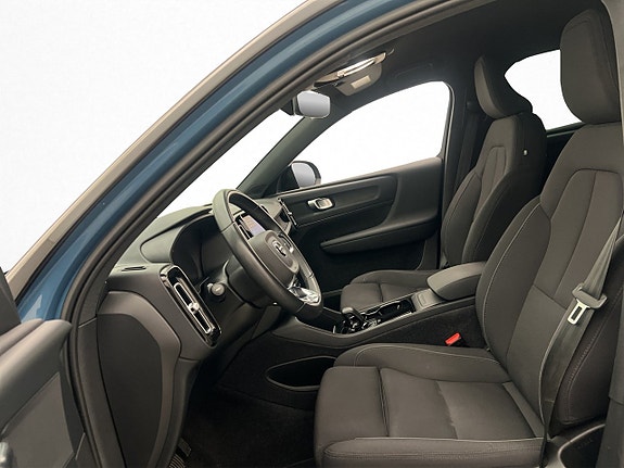 Volvo XC40 15 of 30
