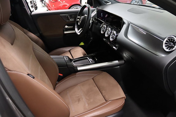 Mercedes-Benz GLA250 e 25 of 26