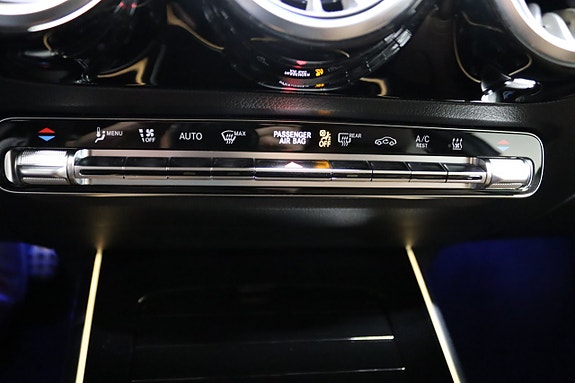 Mercedes-Benz GLA250 e 16 of 26