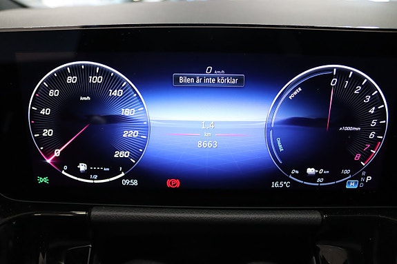 Mercedes-Benz GLA250 e 13 of 26