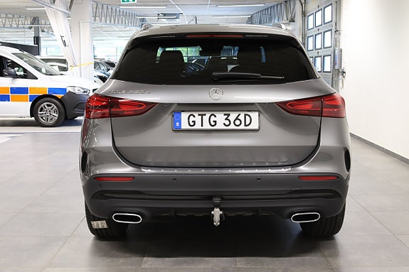 Mercedes-Benz GLA250 e 5 of 26