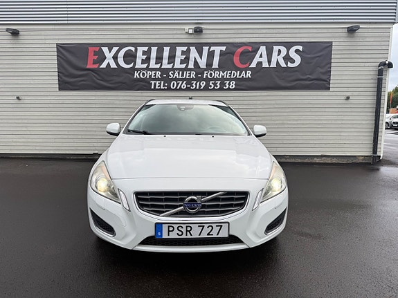 Volvo V60 2 of 15