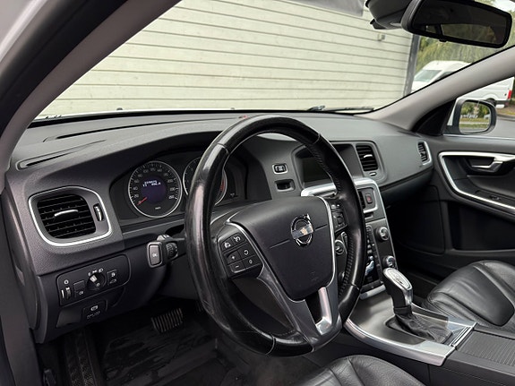 Volvo V60 8 of 15