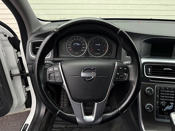 Volvo V60 9 of 15