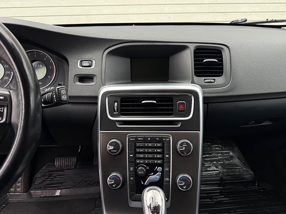 Volvo V60 10 of 15