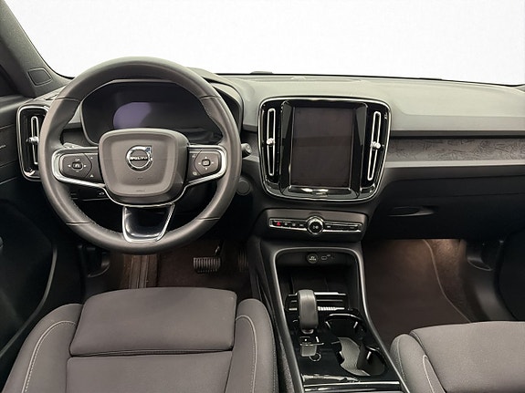 Volvo XC40 14 of 30